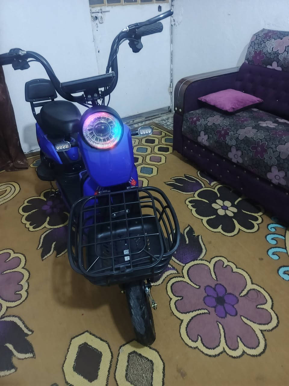 السلام عليكم درجة شحن البيع حجم 16
دراجة جديدة مستخدمة سبوع شاحنه وبايدر 
بصمة وسويج نسختين السرعة 60
مستعجل على البيع الشراي يتصل ***********
