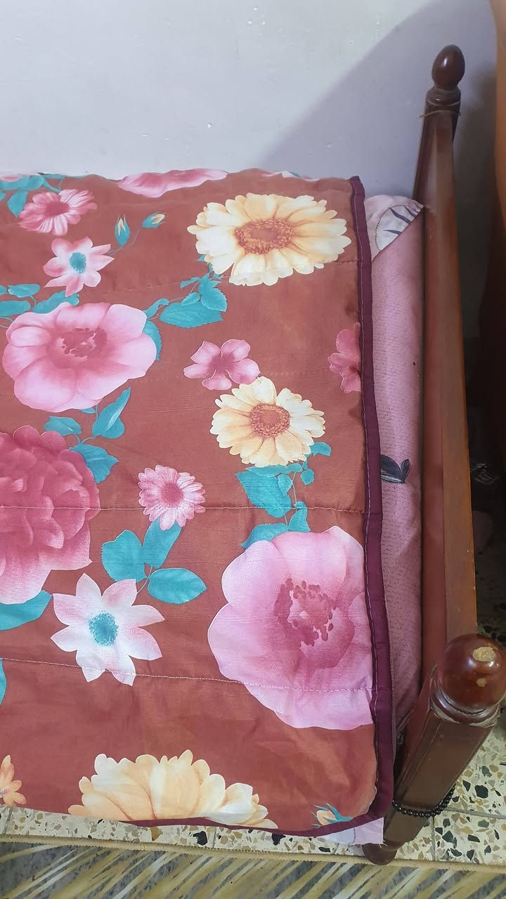 كنتور خشب ٥ ابواب  عرضه ٣ متر .. عمقه ٥٥ سم و ارتفاعه ١٩٠ سم
سرير ابو نفر خشب الطول ٢١٥ سم و العرض ٩٠ سم 

الكنتور ٢٠٠ و السرير ب ١٠٠
التواصل واتساب 
***********
