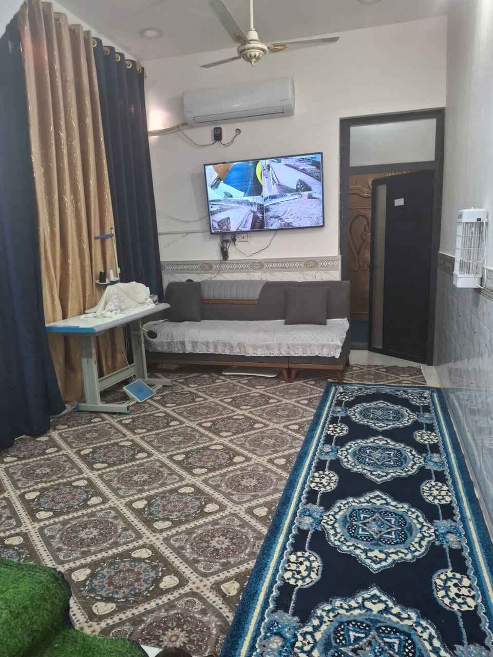 بيت للبيع طابو
مساحة البيت ١٠٠م 
الموقع: شارع ٣٠ باتجاه طريق المشاية
رقم العقار :٣٧٩
بناء حديث ٢٣

🏠 المواصفات:
 • طابق واحد 
 • غرفتين
 • استقبال
 • مطبخ
 • صحيات
 للاستفسار ومعرفة التفاصيل مراسلة او اتصل واتساب :
📞 ***********
📞 ***********
