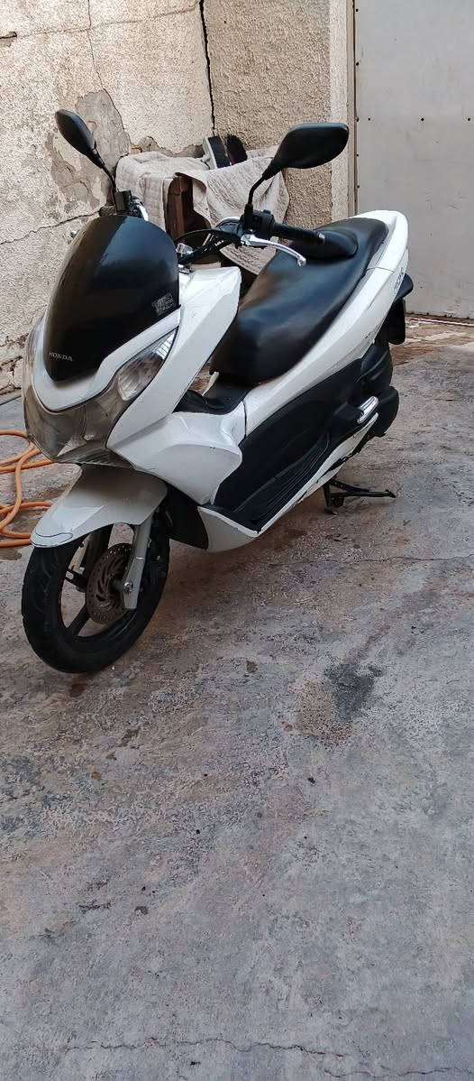 (125C) (PCX)
فقط بيها ملاحظات على كفرات فقط جيب فيتر وأفحص مكاني بغداد الشعب سعرها 1400 وبيهأ مجال شي قليل شراي يتصل 

***********
