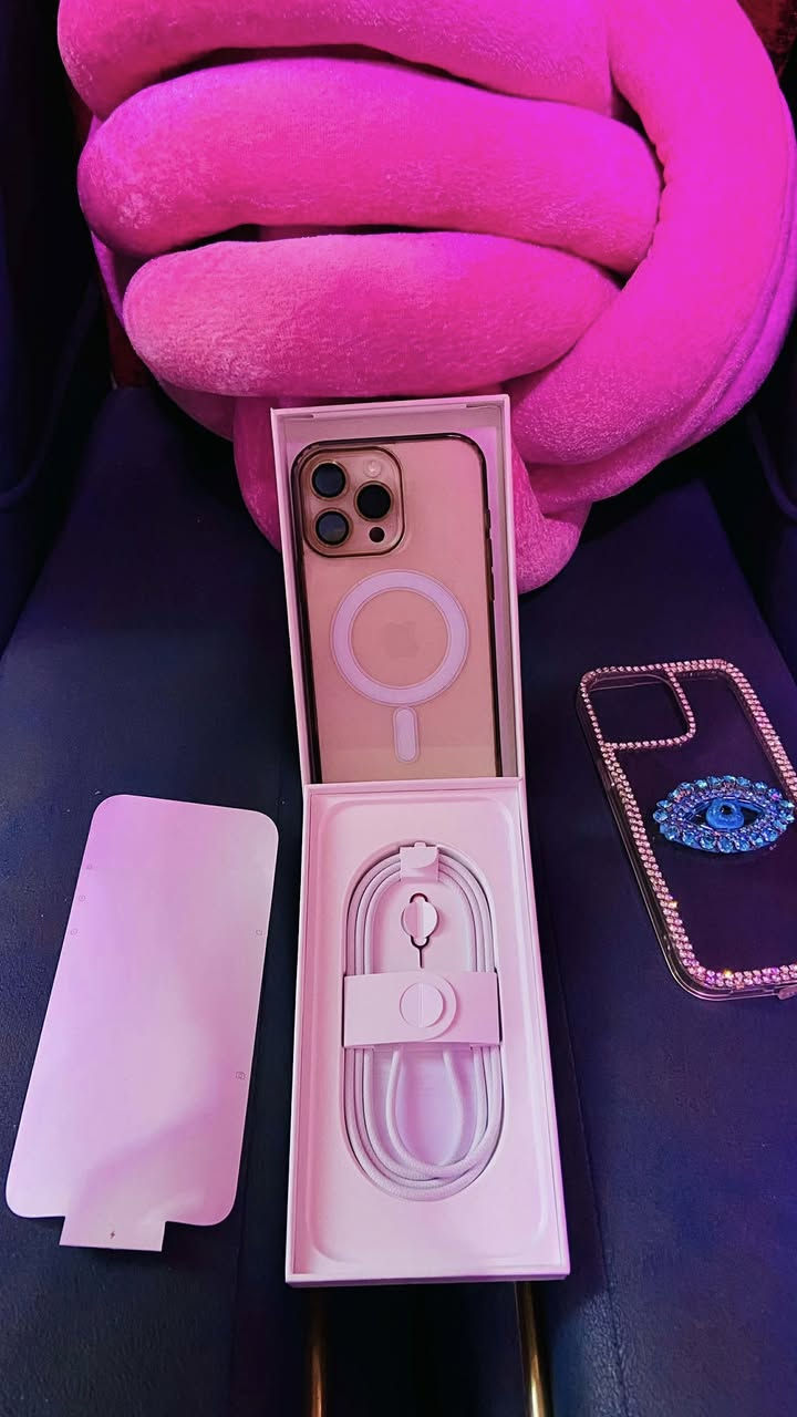 ايفون 16 برو ماكس للبيع ذاكره 256 وبطاريه 100 دبل خط ZA/A شرق اوسط الجهاز بعده بل ضمان لون دزيرت ملحقاته كامله كيبل مامفتوح بعده جديد وكارتونه مطابقه للبيع مكاني كربلاء متواجد خاص او واتساب ***********
