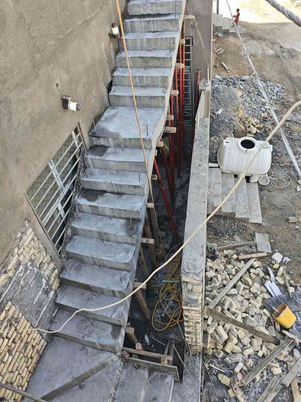 نجار قالب 
تصميم وتنفيذ انواع السلالم والواجهات  بدقة عالية 
واسعار مناسبة مكاني السماوة 
الرقم ***********
