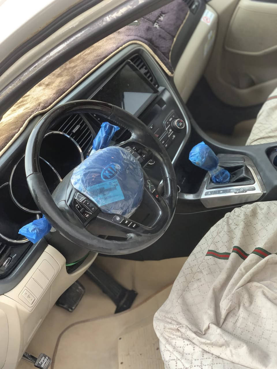 ‏سلام عليكم اوبتيما للبيع موديل 14 سيارة فول مواصفات بها بانوراما مبدلة صبغ عام بدون أي داخل سيارة جاهزة تخم تاير الحدادية سنوية جديدة تبريد مكينة خير من الله وقيل السعر 98 وبيها مجال حق جاية مكاني واسط الصويرة ***********
