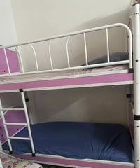 مستعمل • سرير • غرفة نوم