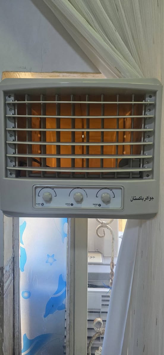 السلام عليكم اخوان مبردة للبيع ٣ سرعات دفع هواء قوي العام اشتريتها ٤٠٠ الف رايدها ٢٧٥ مكاني جلولاء ***********
