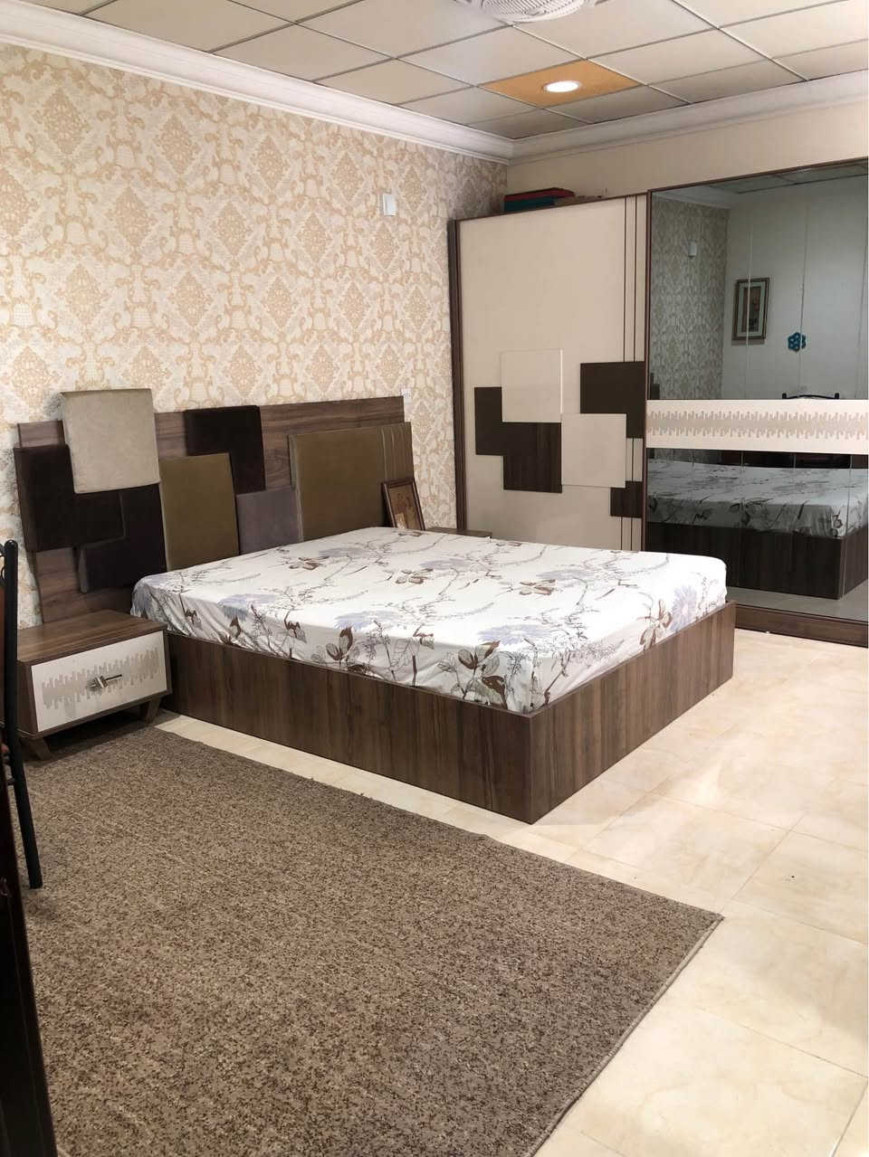 غرفة نوم نفرين تتكون من ٦ قطع
الغرفة مفتوحة ومشدوده ٥ مرات يعني مستعملة وبيها ضرر فتحتاج تصليح 
لان من كثرة النقل 
ملاحضة الغرفة تباع بدون دوشك أربيل, العراق


**إذا كنت صاحب هذا الإعلان وتريد حذفه لأي سبب، رجاءا أرسل رسالة إلى الدعم الفني**