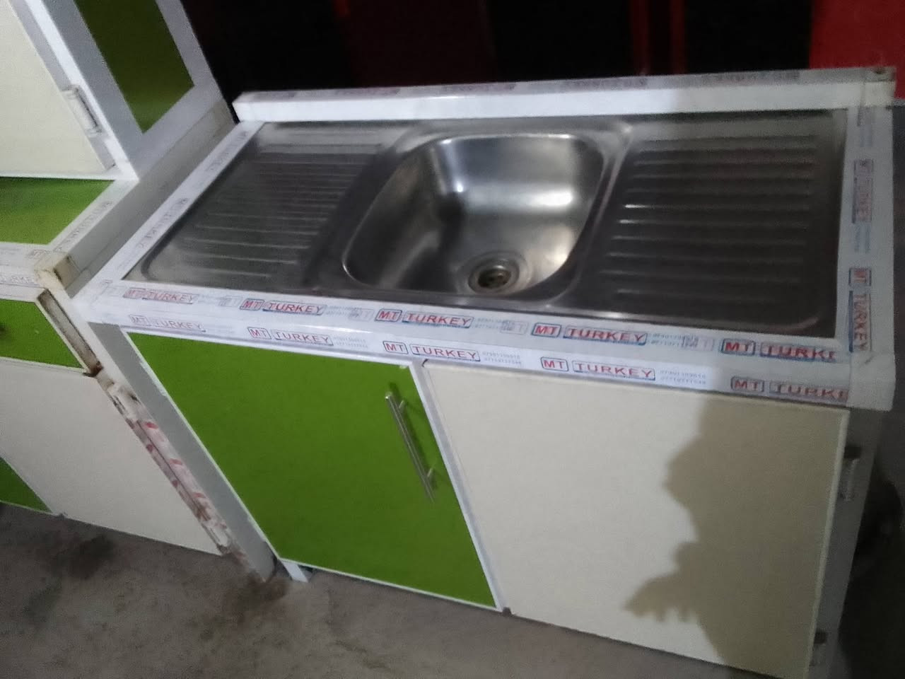 كاونتر ثلاث قطع قياس متر والسنك متر والثاني ارضي وملحق قياس نص متر واكو سنك متر ونص  كلمن وسعره الشراي يتفضل خاص مكاني بغداد حي اور مقابل جامع الفردوس رقم الهاتف بي واتساب اي ستفسار خاص ***********
