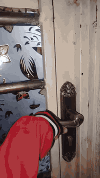 سلام عليكم بيت للبيع 150طابق واحد واجها 5ونزال 30ابوب الشام قريب السوق شارع ام رياض الوكيله بسمي طابو صرف سكتي وباقي التفاصيل اتصال ***********
