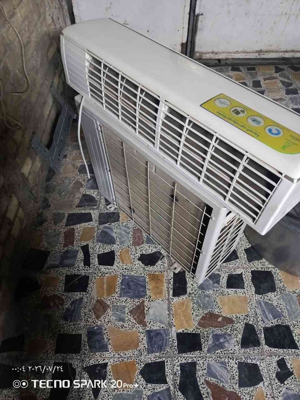 السلام عليكم
سبلت توسوت 2 طن للبيع
كامل مع الحماله والبواري والكيبلات والريموت
مامصلح السعر 400 وبي مجال
العنوان العبيدي 
رقم الهاتف ***********
