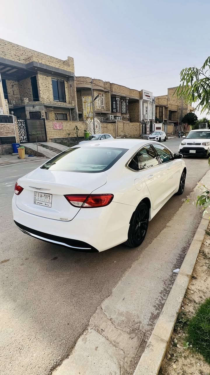تحيه طيبه …❤️
سياره للبيع نوع كراسيلر C200 
موديل ٢٠١٥ 
لون ابيض 
رقم واسط حره مشروع وطني سنويه مجدده الى ٢٠٢٨ 
.
وارد امريكي حادثها جاملغ وبنيد فقط وباب السايق فقط صبغ لتلاون فقط بدون قطره معجون او دكه جاكوج 
.
مواصفات 
مكينه ٢٤٠٠ المرغوب مكفوله من الفتح والتبخير جديده بعدها 
كير اوتوماتيك (9 نمر)
شاشه 
كامره 
كشنات مخمل 
تحكم ستيرن جهتين 
بك لايت لد 
ويل ١٧ وصبغته اسود لجماليه 
منظومه غاز افولها ب٨ الاف ابقه بيها اسبوع 
صدرها كله جديد بدلته شلع 
تخم اذين جدد 
زوج دراميات جدد 
تبريد جديد ثلج 
زوج فلجنات جدد وتخم دسكات جدد 
برمجه مراوح يعني ماكو شي اسمه حماوه 
وبعد هواي امور مسويها الها 
السياره مصروف عليها كلش هواي وجاهزه بمعنى الكلمه 
والياخذها بالعافيه عليه 
وسعرها ٩٣ وبيها مجال بسيط بعد المعاينه 
ومكانه بالكوت مركز المدينه 
وهذا رقمي ***********
