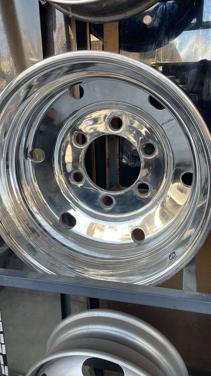 ويل كب ياباني اصلي (19:5) هينو سعر الزوج  (275) الف مكاني مجمع مشن بغداد  يوجد توصيل 🚚 #هينو  ***********
