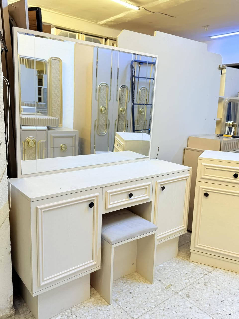 غرفة تركي
التوصيل والشد داخل بغداد مجاناً
يوجد توصيل محافظات بكروة حجز وت   ***********🌼🌼🌼
