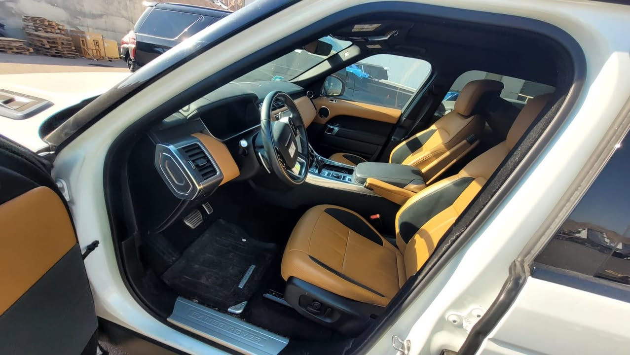 السلام عليكم
رانج روفر سبورت 2022

معروفه فول مواصفات محرك ٨ سوبر جارج

الحادث واضح بالصور تبديل باب نفس اللون

باقي التفاصيل ع واتساب 

***********

السعر 58
