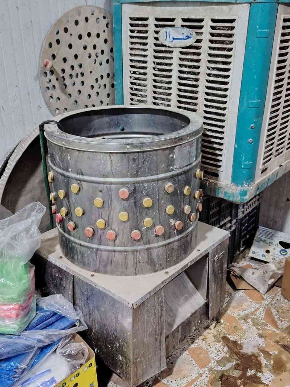 سلام عليكم مكينه كرهبايه مال دجاج جاهزه السعر 200 وبيه مجال  وماطور مال مكينه شغال السعر 75وبيه مجال ***********
