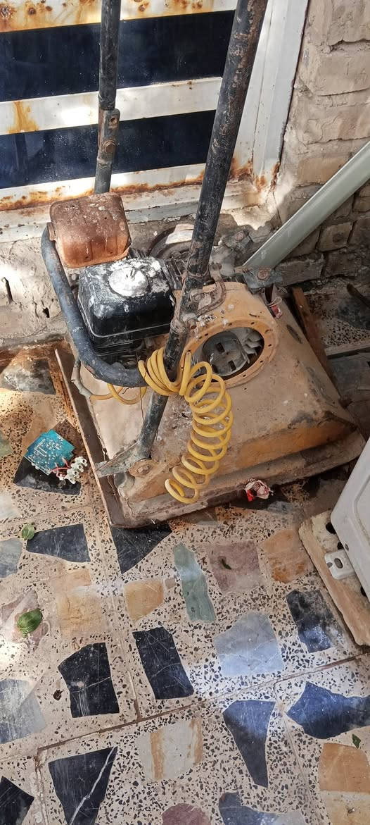 السلام عليكم عندي غراض محل مع ونج كامل مع ملحقاتة مع حادلة عوزهة بس تانكي مال بانزين للاستفسار الاتصال على الرقم ***********
