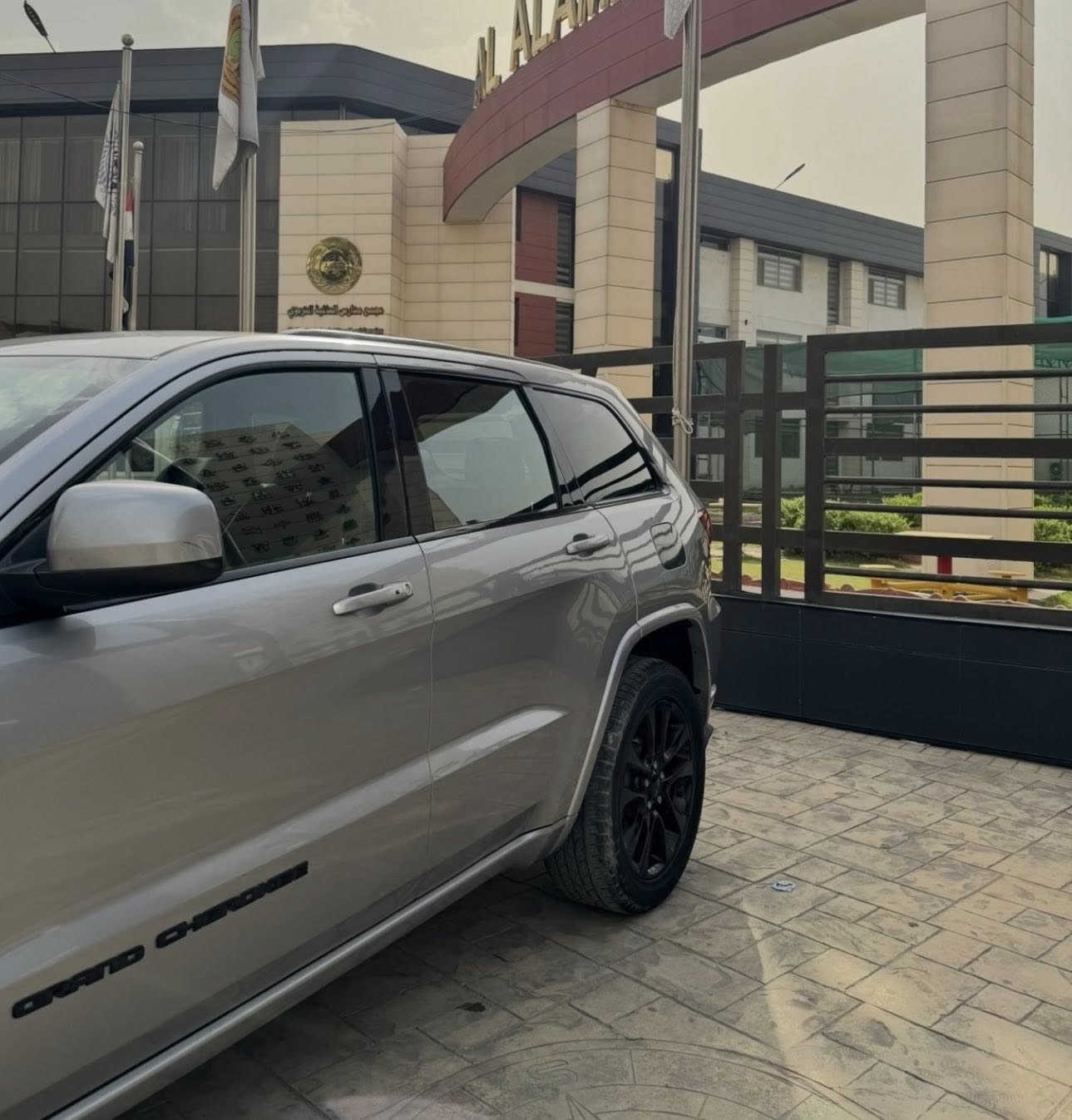 ارخص جيب بكل العراق مستعجل
سلام عليكم للبيع فقط ماكو هيج سعر بهيج حادث وبهيج مديل ونظافه 

ملاحظة:👈 حادث السيارة فقط طخة بلجاملغ ومصلح ومصبوغ بدون اي ايرباك بدون شاصي ولغد مكفولات اي دواخل مابيها حتى الدعاميات بدون صبغ نفسهاً أصليات + السونار مالها بلمنشور كلشي واضح كدامك

جيب بلاك توب مديل 2018 رقم بغداد بسمي تحويل ثاني يوم السيارة فول مواصفات معرفه فئة لبلاك توب تجي فول عده الفتحه ماشية 90 الف السيارة جديده جداً وبلحقيقة احلى من الصور السيارة كاملة مابيه اي نقص مكاني بغداد السعر 198 وبيه مجال رقمي ***********
