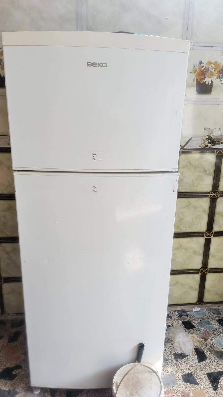 ثلاجه بيكو حجم كبير نضيفه كلش السعر 150 العنوان بغداد البلديات ***********
