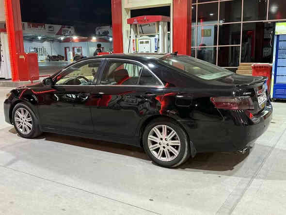 للبيع تويوتا كامري . موديل . 2009.. . 
  رقم سنوية وهزة جديد 
 محرك 6 سلندر ....  كير بشرط 
   سيارة قطعة وحدة صبغ ..بدون دواخل 
تخم تاير وتبريد وحدادية كله بشرط 
   السعر .    88.   وبي مجال 
    ***********
