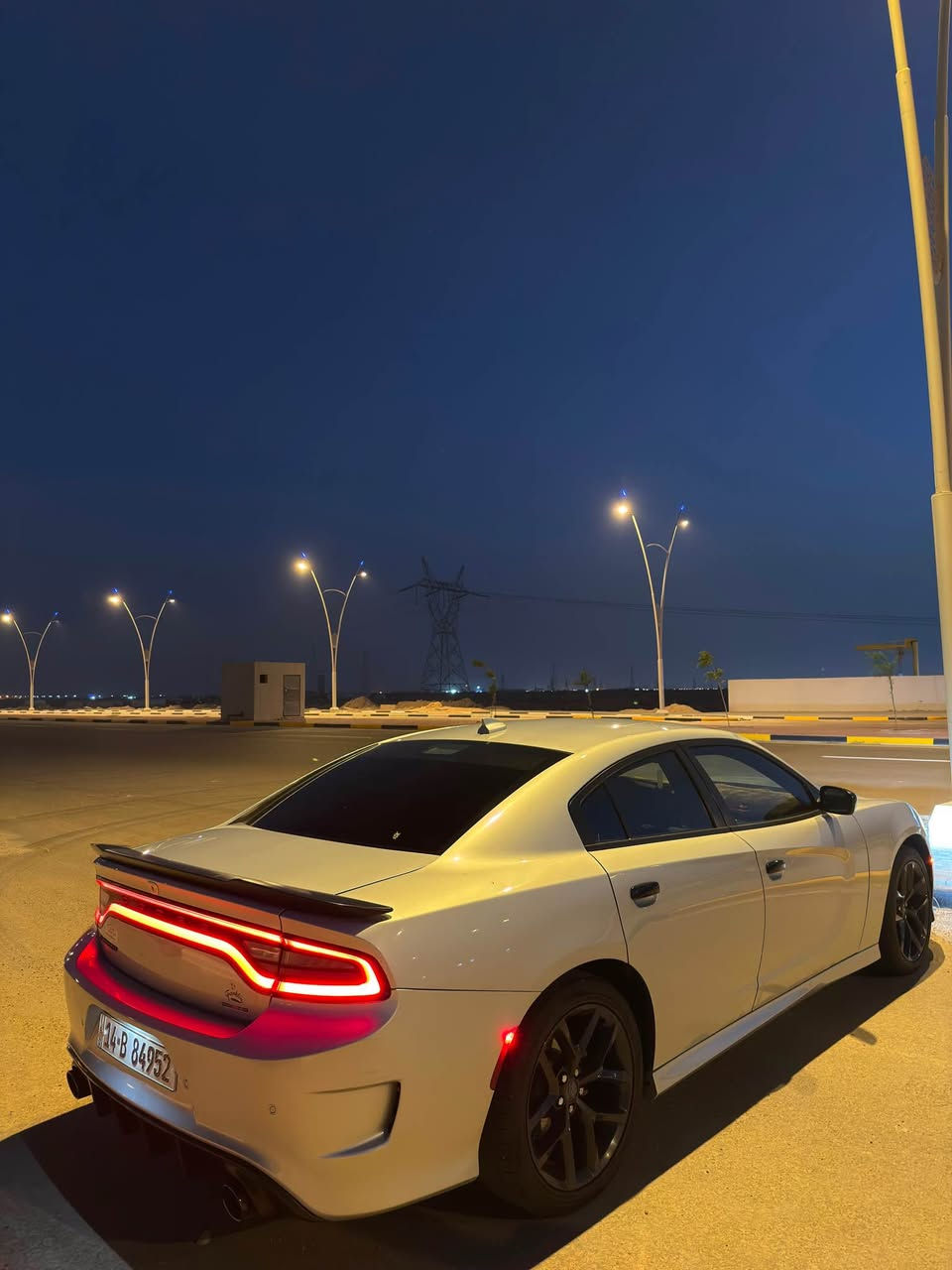 السلام عليكم 
دوج جارجر 2023 Sxt اصل الاصدار الاخير
البدي كفاله عامه وصور الحادث موضحه بالصور دعاميه اماميه فقط
سياره جديده وبعدهي ع وضع الشركه ماشيه 50 الف جاهزه من كلشي 
محرك 3600 تو ويل
رقم بصره تحويل سنويه لـ2030
السعر 245 وبيه مجال مكاني بصره الجبيله
بيع او مراوس حسب قناعه
*********** البصرة, العراق
