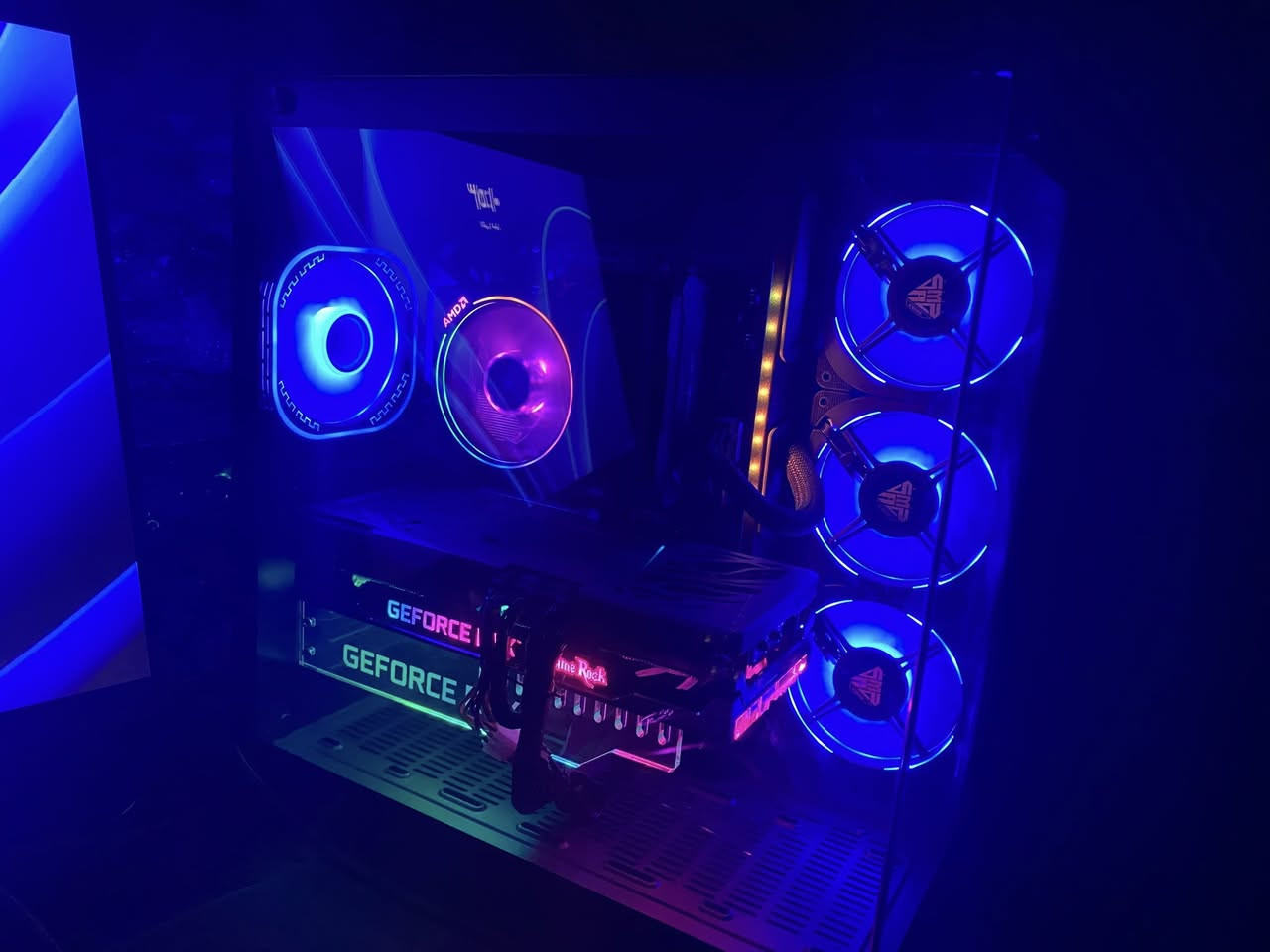 السلام عليكم تجمية كاملة للبيع
مواصفات  
كرت الشاشة : RTX 3080 GAME ROCK (RGB) نسخة ألماسية 
الرامات : (2*8) 16 RGB من براند CORSAIR 
المعالج : Rayzen 5 5600x
بورسبلاي : 850 واط من براند CORSAIR 
الماذزر بورد : B450
التخزين : M.2 1TB 
الكيس : احترافي مع مراوح RGB
الملحقات :
شاشة :View Sonik 2K-27in-ips-HDR-170hz
ميز كيمنك : ابعاده 120*73*63  RGB مصارلة اقل الشهرين من اخذتة صار علية  ب110 الاف 
،كيبورد ATTACK SHARK K75 سويج ابيض+ماوس باد
التجميعة كاملة سعرها : مليون و750 وبيها مجال بسيط 
مكاني بغداد


**إذا كنت صاحب هذا الإعلان وتريد حذفه لأي سبب، رجاءا أرسل رسالة إلى الدعم الفني**