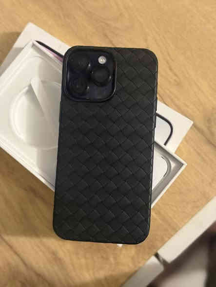 ايفون ١٤ برو ماكس 
ذاكره ٢٥٦
بطاريه ٨٧
ضمان ماستر شرق اوسط  
ستخدام شخص واحد اول ما نزل ماخذه ب مليون و٧٠٠
كيبل اصلي موجود راس شاحنه اصليه ماستر بعدها دخل ضمان 
جهاز جديد شخط ما بي لزكه شاشا البيضه بعدها موجوده 
جهاز فول جديد وهسه شرق اوسط كلش قليل بل سوك وضمان الماستر بعد هوه معروف دكدر تاخذه للشركه وتتئكد منه اصلي مع كفر  اصلي ابل هديه جاهز روعه يعني ماكو مثل نضافه بل سوك 
سعر ٩٠٠ بي مجال بسيط واذا ماعجبك سعر بدون تعليقات سلبيه لئن جهازي كلش نضيف 
للستفسار *********** 
عنواني بغداد بل شعله
