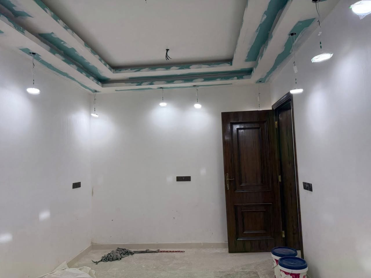 —  مكتب تبارك للعقارات —
🏠الدار للبيع🏠
📍الموقع/الشعب شارع الأسواق المركزيه التجار
📌المساحة/114 م
ملاحظه/البيت بناء درجه اولى.الواجهه مرمر.ارضيه مرمر.ديكورات مغربيه.شبابيك المنيوم.موقع ممتاز.نضام كامرات وانتر نت دفن

الطابق /آلأول/كراج صغير.خدمات خارجيه و مغسله.استقبال.مطبخ حار بارد.حولي درج.خدمات مكان غساله.منور كبير.غرفة نوم

الطابق/الثاني /ثلاث غرف نوم.خدمات.بيتونه.سطحين
السعر 330 مليون وبي مجال💵

📍عنوان المكتب /شارع الأسواق المركزيه قرب مطعم ميامي 
للاستفسار ☎️
📞***********انمار الساعدي /متواجد (واتساب _ماسنجر)
‭0771 329 2979‬ابو حسام الساعدي
