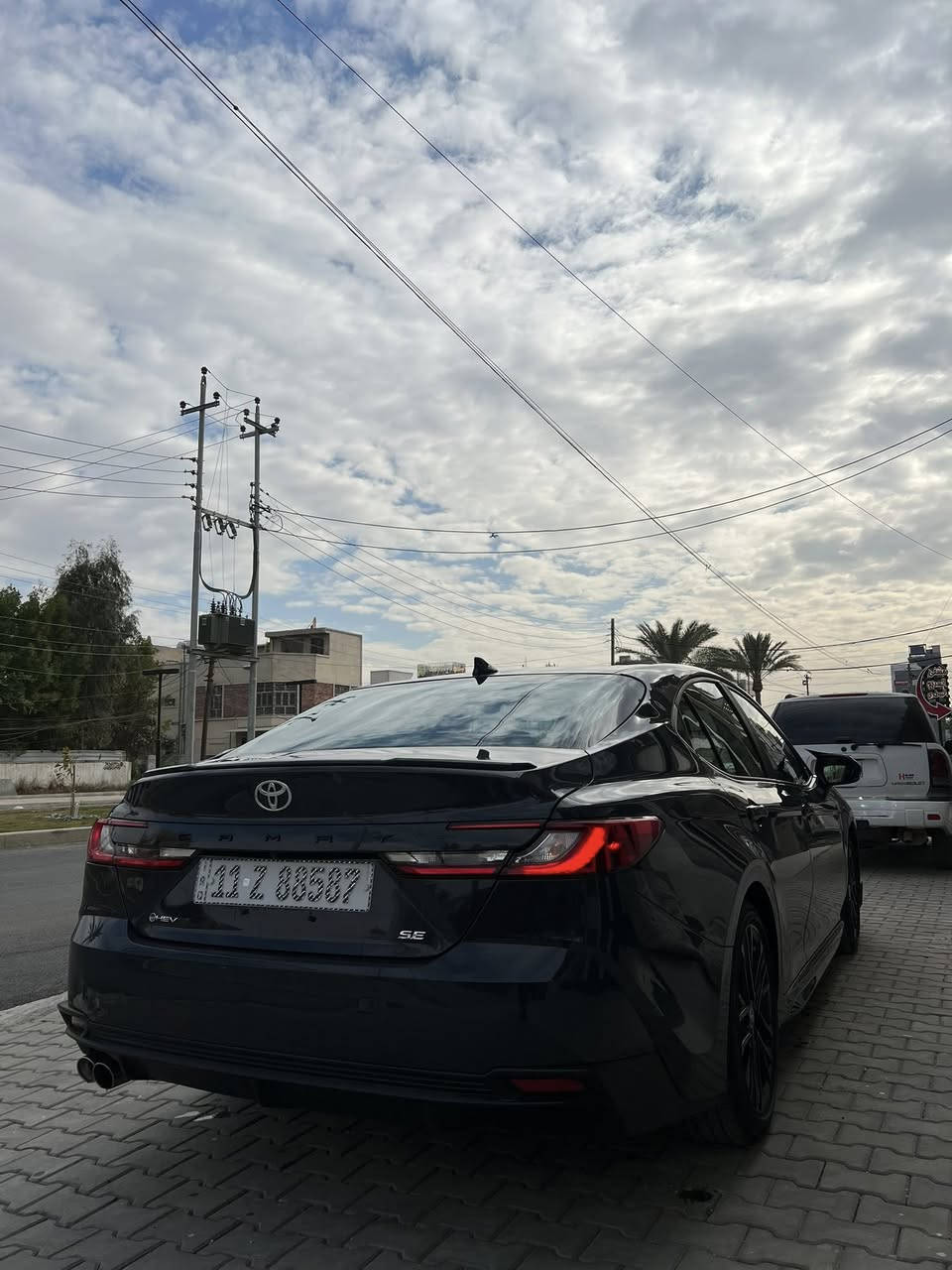 تويوتا كامري 2025 SE هايبرد بانزين مكينة 2500 ياباني اصلي لون اسمنتي رقم بغداد الانكليزي باسمي سنوية وهزة جديدة السيارة بوضع الزيرو ماشية 19 الف دخول جديد فول عدا الفتحة 
✅ بصمة تشغيل 
✅ شفتات ستيرن 
✅ 3 انضمة قيادة ( سبورت -ايكو - نورمال )
‏✅ EV مود 
✅ كشنات جلد ملكي 
✅ كشن كهرباء 
✅ تبريد بيانو 
✅ شاشة ابل كار بلي اندويد اوتو 
✅ شحن لاسلكي 
✅ عداد دجتال 
✅ رادار امامي خلفي جانبي
✅ نقاط عمياء مانع اصطدام 
✅ تحديد مسار قيادة ذاتية 
✅ قطعتين تبريد 
✅ لد امامي خلفي عدسة متغير 

وبعد بيها هواي مواصفات السيارة حادثها جاملغ وحافة البنيد بدون دواخل بدون شواصي مثل ماموضح بالصور 
السعر 233 ورقة وبيها مجال 
هاتف ***********
العنوان بغداد المنصور
