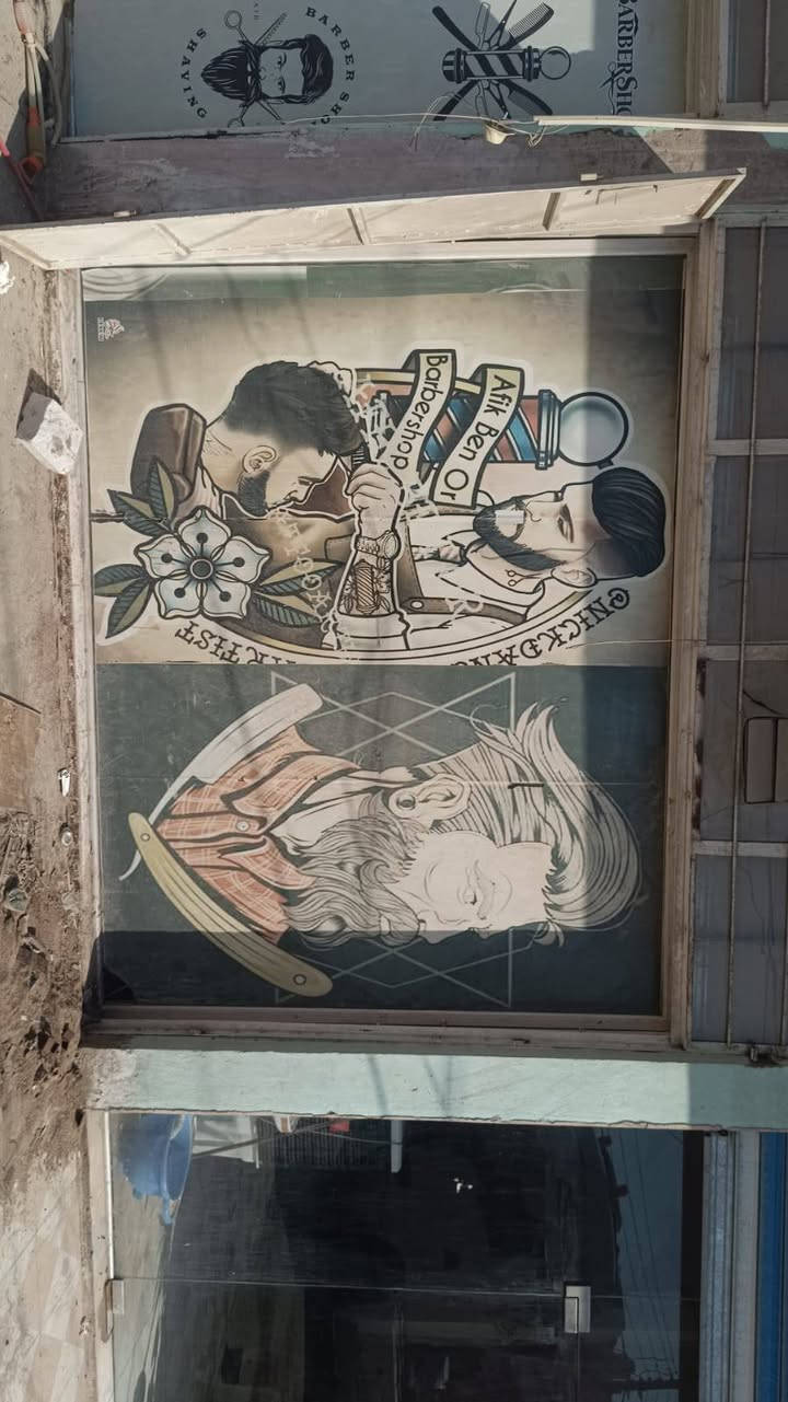 للبيع جام خانه حلاقه وترهم لجميع المحلات جديده ونظيفه نضافه 90٪ العنوان الحله الورديه خارج السعر 450 الف وبيها مجال الاتصال ***********
