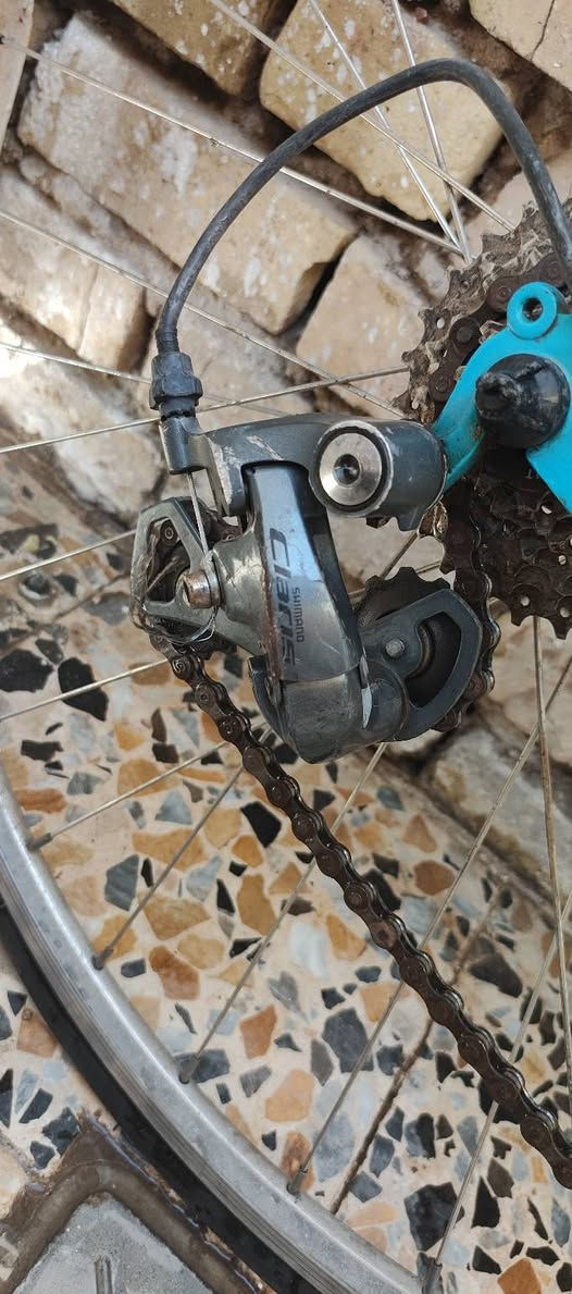 السلام عليكم
دراجه C700 
كير خلفي عوزه تقسيم 
مخدات تعبانه و يدات مالته 
دراجه حديد 
سستم مالته شيمانو كلاس 8*2 
سعر 110 بيه مجال 
مكاني كوت و يوجد توصيل 
***********
