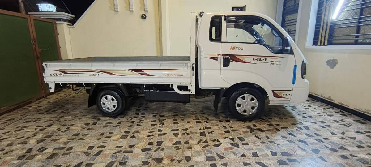 السلام عليكم للبيع كيا بنكو موديل 2022
 رقم بغداد انكليزي الجديد محرك 2700
مكفولةًمن ضربة وصبغ محرك لأصرف ولابخار شاصي مكفول ميكانيك جديد 
كهرباء كلةً شغال تحويل مباشر 
مكان بغداد البلديات 
السعر ١٤٣$         اتصل وتدلل 
*********** مكلف بنشر
