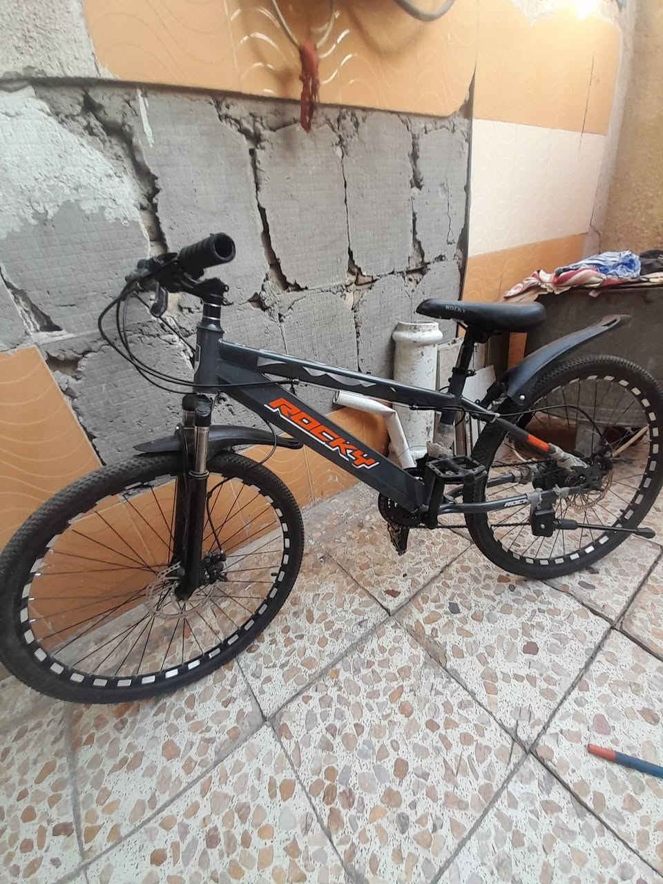 جديد استخدام قليل فتحته من الكارتون
ويل الخلفي بي عواج ماعرف شنو سببه بس اعتقد يتعدل بسيط يعني خلي سعرك وبالعافية مكاني مدينة الصدر  ..
*********** علي 
متواجد واتساب وخاص
