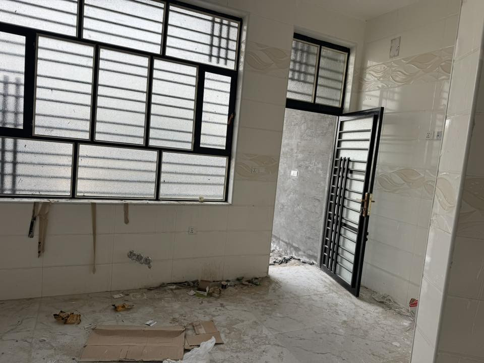 بيت طابقين حديث للإيجار غير مسكون سابقا  
٣ غرف نوم 

صالة 

هول

مطبخ  

مجمع صحيات

 قرب مركز صحي البوحمير 

منطقة تتوفر فيها كافة الخدمات 

كهرباء وماء وتبليط  

السعر ٤٥٠ الف 

***********
