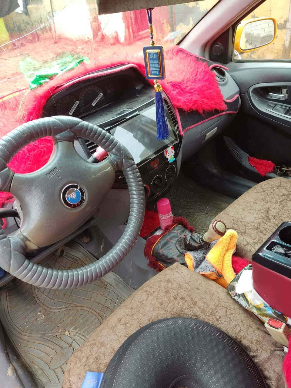 سلام عليكم ورحمة الله وبركاته
للبيع جيلي ام كي موديل 12
سنويه نافذه نهايت سنه 25 صرلها كم شهر
رقم انكليزي مصفره لا هيئه ولا غرامات
سياره جاهزه خير من الله كفاله جاهزه
ما ناقصها لو برقي ترايك وين ما تريد
السعر 30ورقه وبيها مجال
***********
واسط النعمانيه
