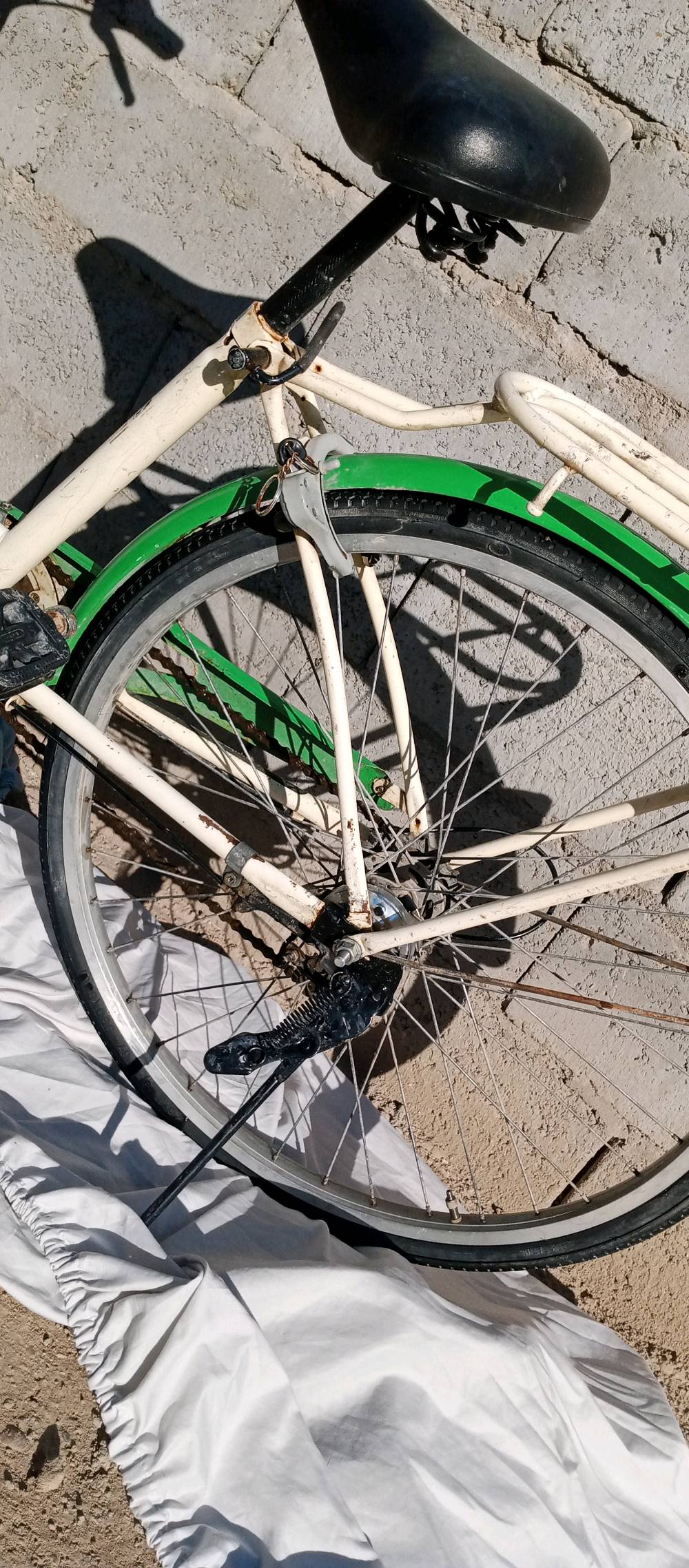 اسلام عليكم
بغداد أبو غريب 
بايسكل قياس ٢٦
عگرب ٦نمر بريك كبس
موديل ٢٠١٣
الون كريمي بـ اخضر
والرقم بـي واتس أب