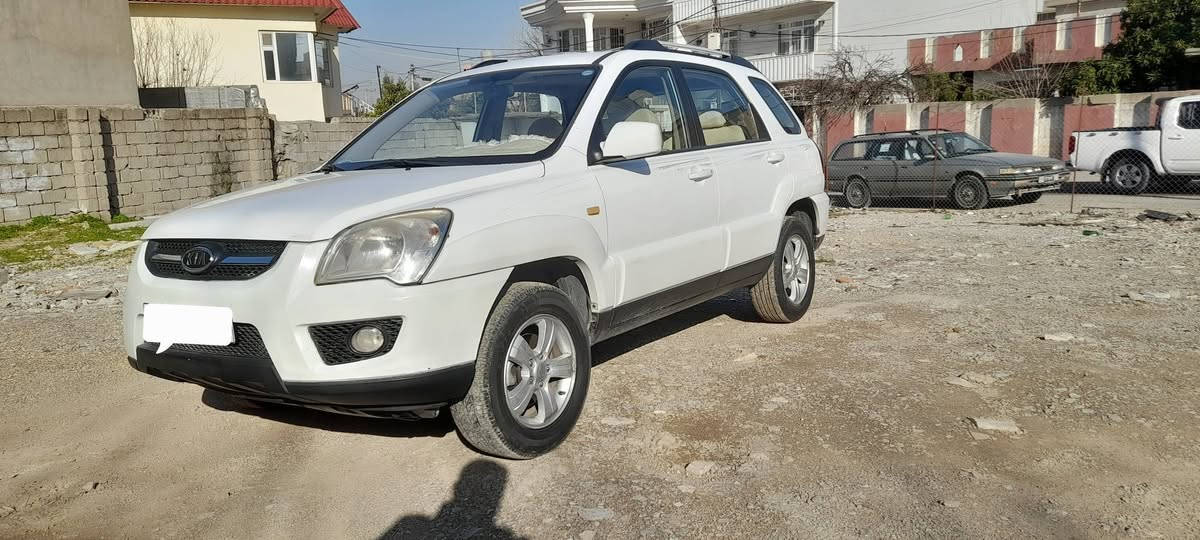 کیا سپۆرتاج ۲۰۱۰ 
سەنەوی تا ۲۰۲۹ تازەیە ڕەقەم سلێمانی 
سوچ شقارتە 
سڵایت 
فۆڕمیکا 
۱ چەمەلەخی بۆیاخە و هیچیکە 
سەیارەیەکی زۆر پاکە جوانەو بەشەرتی گێڕو مەکینە و پشتو پێشی کەپسە  بەناوی خۆمانەوەیە سەیارەکە هی مەعرەز نییەو هی خۆمانە ۱۱ ساڵە لای خۆمانە ۱٦۹ هەزار ڕۆشتوەو مەکینەی نەکراوەتەوە
***********
*********** السليمانية, العراق
