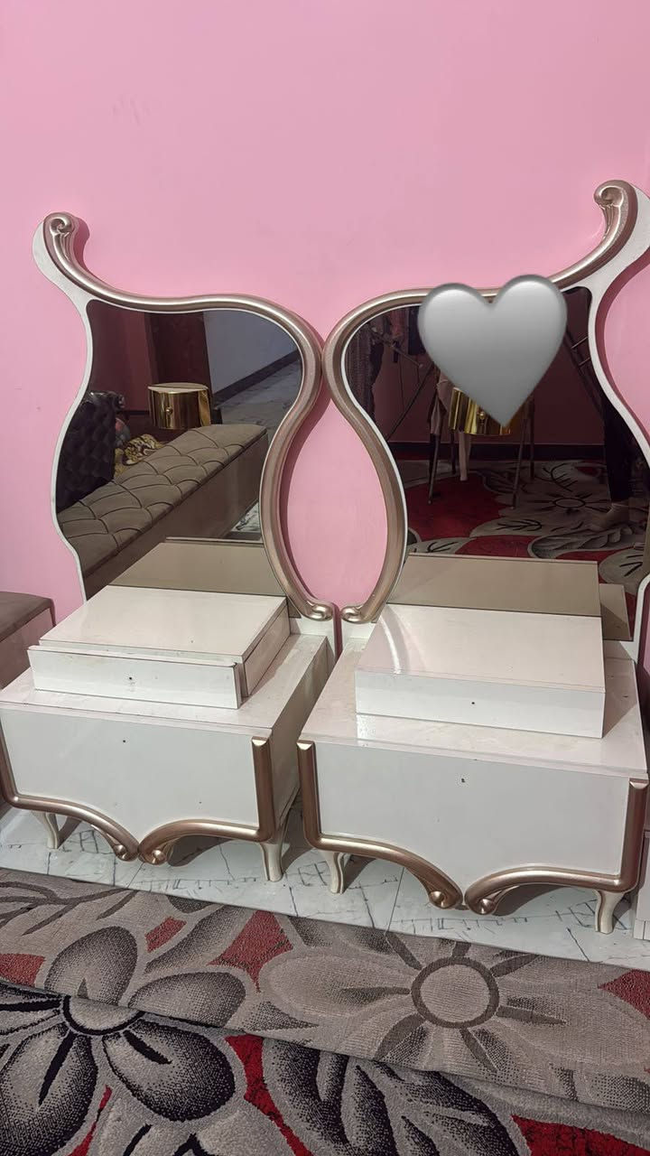 سلام عليكم غرفة مودرن تركي الخشب الثقيل درجة اولى 9 قطع نسبة النضافة 95 ب مية اما هاي الخمسة بس يراد الدوشمة تترتب مكانه بغداد قرب بانزين خانة الجبهة مالتهة سعره مليون وبيها مجال رقم واتساب ***********
