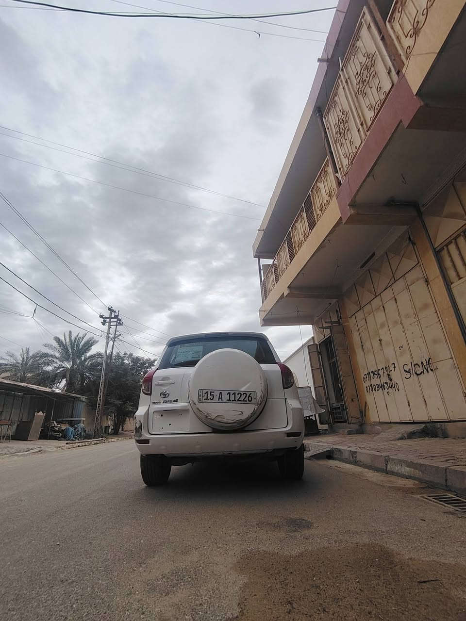 سيارة راف فور موديل 2007 مصبوغه عام تخم تايرات جديد محرك 6 سلندر والصدر مرتب وجديد سيارة لكطة وحلوة ونضيفة السعر 75 ورقة وبي مجال للاستفسار الاتصال على ***********
