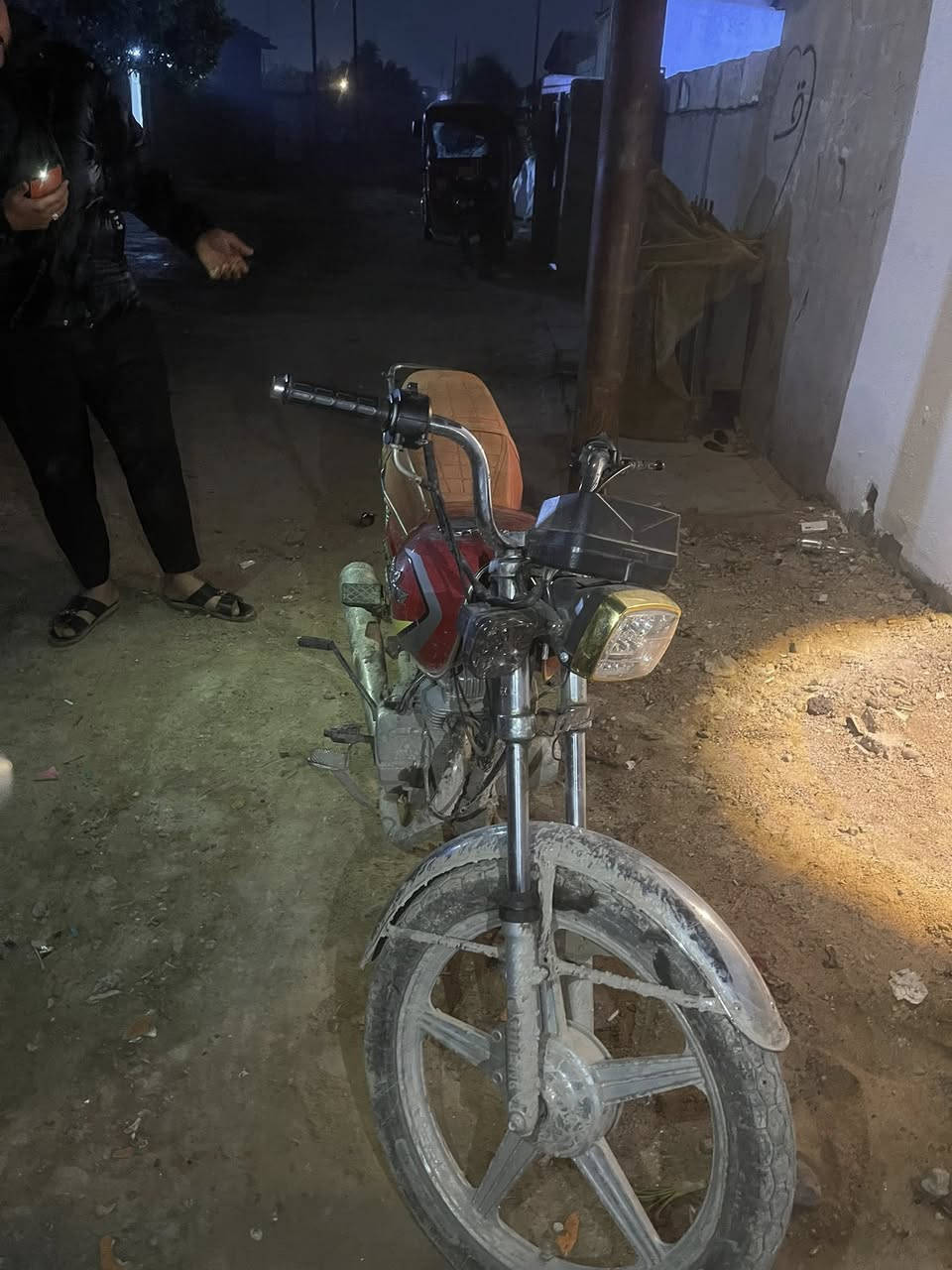 سلام عليكم دراجه إيرانيه خمسه  كير نضيفه شوفت عينك بل صوره بكاني بغداد زعفرانيه سعيده السعر ٢٧٥ رقم  ***********
