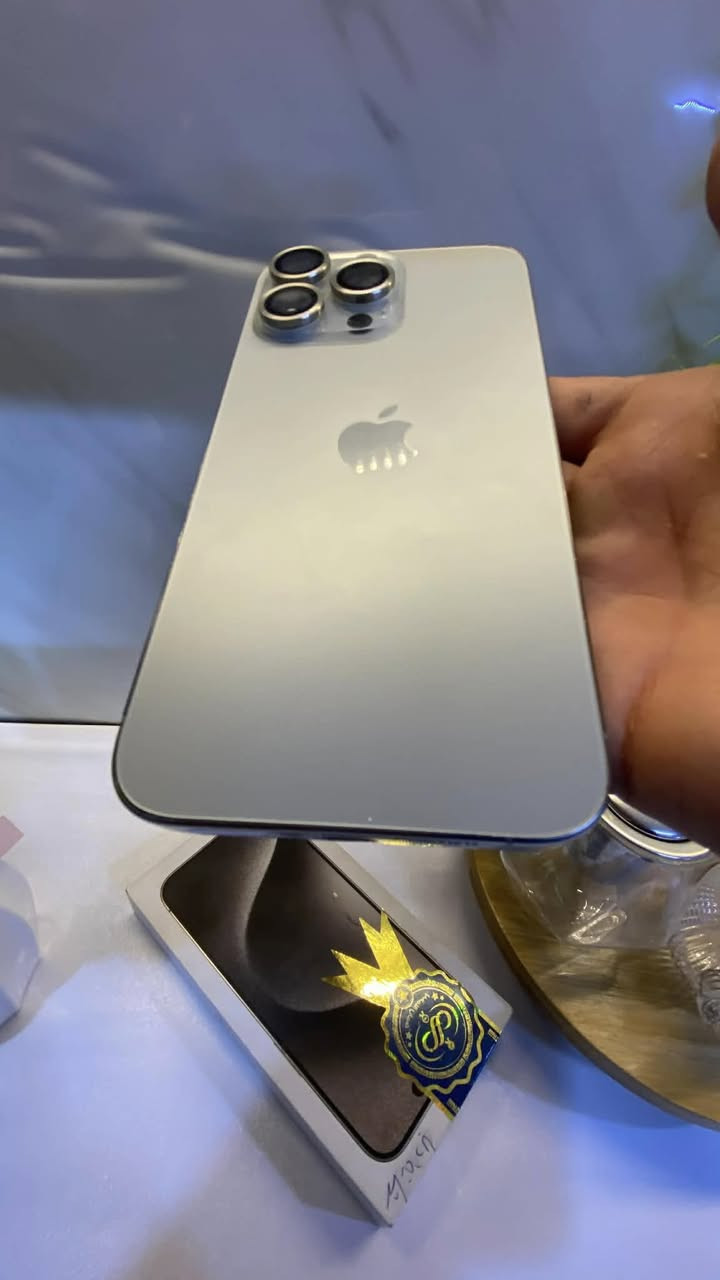 15pro max  ذاكره ٢٥٦ بطاريه ٨٨ جهاز نضيف جداً ملحقات كامله الجهاز مستبدل شاشه نوعيه جيده للبيع أو مراوس مع ١٦عادي ***********
