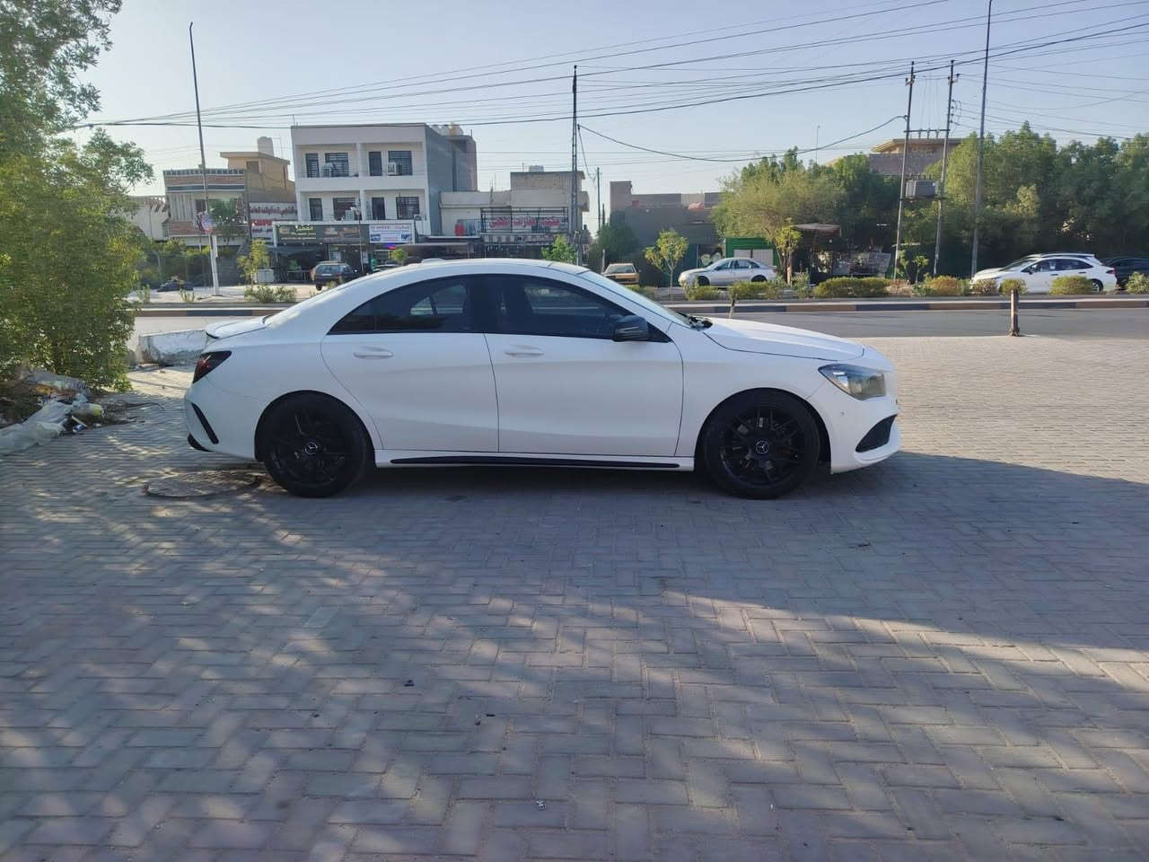 سلام عليكم
 مارسدس فئة CLA حجم250 موديل 2017 فول مواصفات بنوراما  كشنات جلد لونين سيارة وارد أمريكي بيهة حادث بل جاملغ الخلفي 
سيارة مصبوغة جمالية مكينة أربع سلندر تيربو 
العنوان بغداد / الكرخ

السعر 110$
***********
ماجاوب بس على الاتصال
