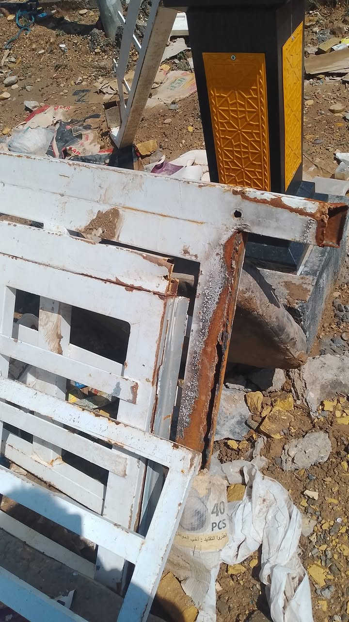 السلام عليكم محجر شخاطه طول 6وربع كامل سيبايه وشبجه ***********
