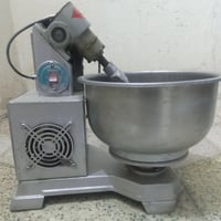 عجانه جديده ومستخدمه قليل السعر ١٤٠ وبيه مجال  ٠٧٨١٠١٢٢٥٨٥