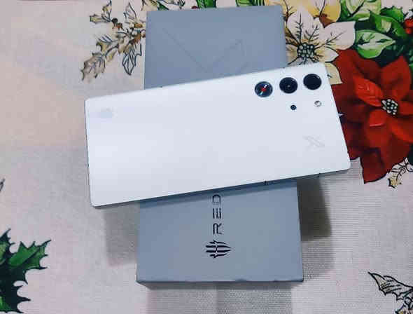 ريد ماجك 10 برو
جهاز اخو جديد مستخدم قليل 
جهاز مكفول غراض كامله 
 ذاكره 256 رام 12+12
السعر 750 قفل 
مكاني نجف ***********
