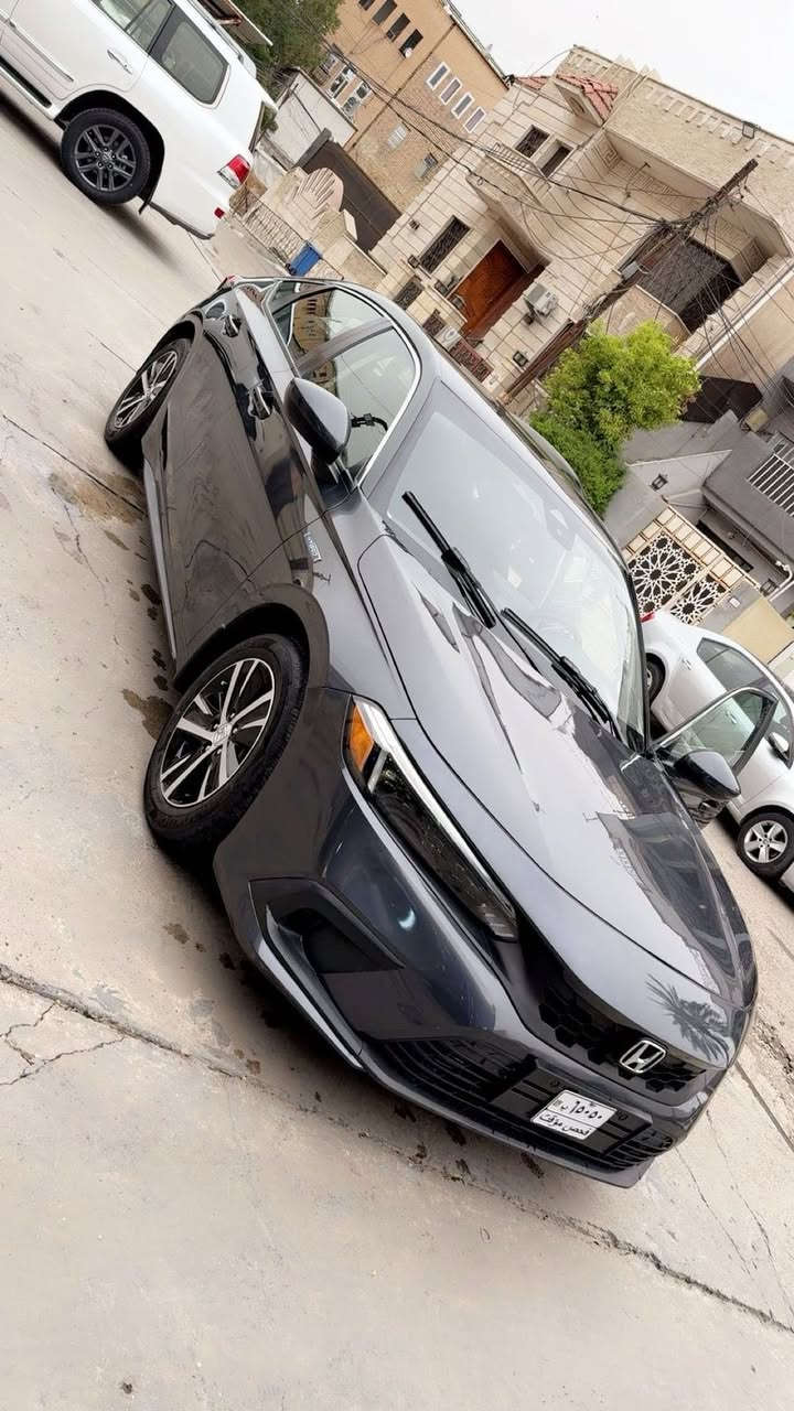 هوندا سيفك موديل 2023
ماشية 25

فوللل مواصفات

بيها صبغ الصفحة والبنيد  اثر طخات  

مكان السيارة بغداد مرقمة بغداد باسمي 

السعر 138 وبيها مجال

***********
