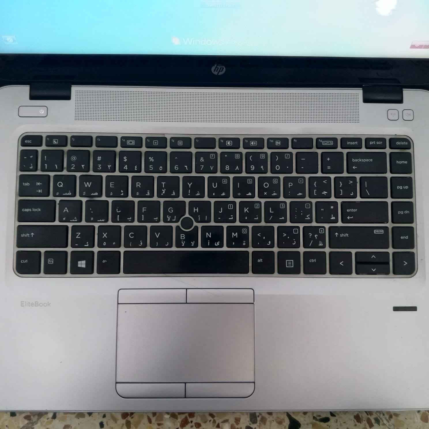 HP EliteBook 840 G4
السعر: 275,000 IQD — وبي مجل
المعالج:
Intel Core i5-7300U — عائلة Kaby Lake
سرعة من 2.60GHz إلى 3.50GHz
2 نوى (Dual Core) — 4 خيوط (Threads)
الذاكرة العشوائية (RAM):
16GB DDR4 2133MHz Dual Channel
التخزين:
256GB SSD M.2 + 500GB HDD
قابل للتطوير
كرت الشاشة:
Intel HD Graphics 620 (مدمج) — ذاكرة مشتركة مع الرام
الشاشة:
14" Full HD — 1920×1080 — IPS — تعمل باللمس
لوحة المفاتيح:
عربي / إنجليزي
المنافذ:
USB-A x2 (3.1)
USB Type-C x1 (بيانات)
DisplayPort 1.2
VGA
Ethernet RJ-45
مقبس سماعات 3.5mm
قارئ بطاقة SD
الاتصال:
WiFi 5 (802.11ac) — Bluetooth 4.2
يأتي مع الشاحن الأصلي
خيارات مجانية قابلة للتخصيص حسب طلب المشتري:
Windows 11: Home / Pro / LTSC — مفعّل — Debloat او اعتيادي
Windows 10: Home / Pro / LTSC — مفعّل — Debloat او اعتيادي
يشمل HP Support Assistant: تحكم بالجهاز، إطالة عمر البطارية والخزانة، تشخيص الأخطاء والمزيد
Linux: Linux Mint / Ubuntu / Debian / Fedora / Arch / Kali
تخصيص المظهر (Theming) متاح لـ Windows و Linux حسب طلب المشتري — مجاني بغداد, العراق


**إذا كنت صاحب هذا الإعلان وتريد حذفه لأي سبب، رجاءا أرسل رسالة إلى الدعم الفني**