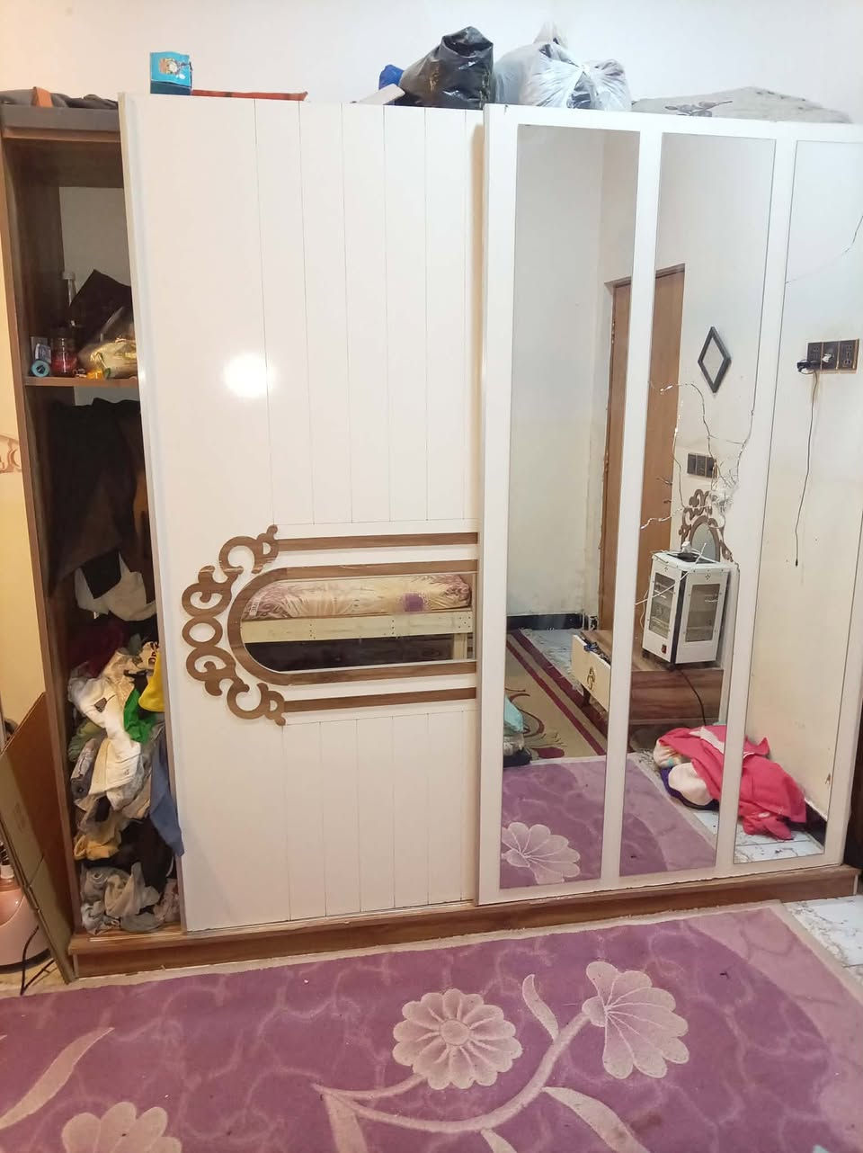 ثلاجه هيتاشي فول تجميد مستعجلين على بيعته مكانهه حي ميسان سعرهه ١٠٠ وبيهه مجال بسيط 
كتتور ٤ ابواب سلايت بي جامه مفطوره سعره ١٠٠ وبي مجال 
مكانه شارع المطار


**إذا كنت صاحب هذا الإعلان وتريد حذفه لأي سبب، رجاءا أرسل رسالة إلى الدعم الفني**