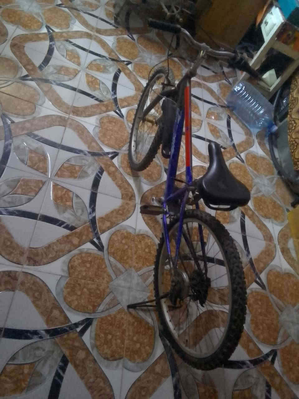 اسلام عليكم للبيع حجم 24عادي بدونكير السعر 40وبي مجال 33قفل  ***********
