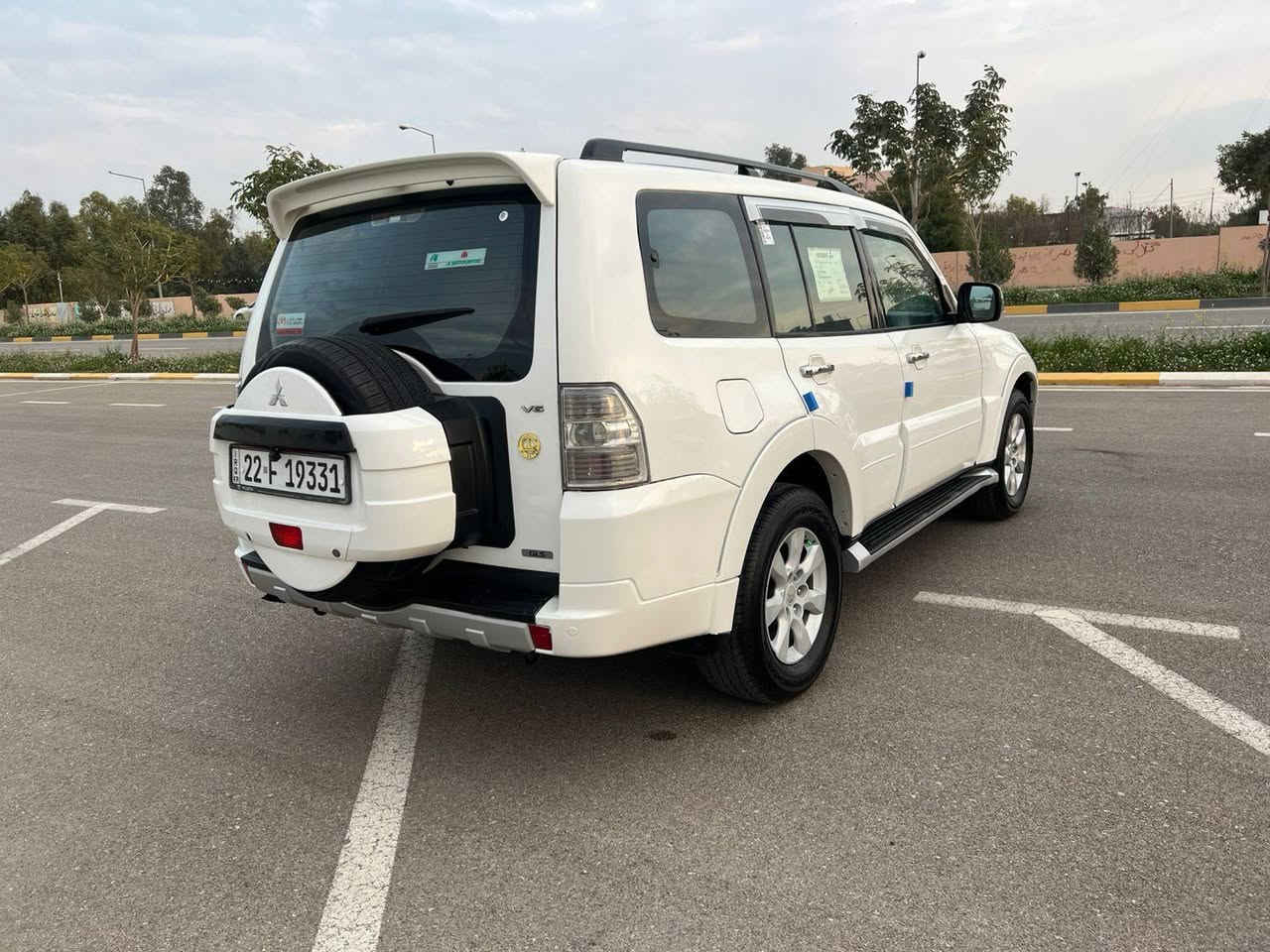 سلام عليكم باجيرو موديل 2010 بدون ضرر جاملغ مبدل بلاد والثاني صبغ والباقي مكفول گير محرك مكفول فول فول مواصفات 1/1  حاسه كامره فتحة سقف كشن جلد 7راكب 3تبريد شغال دفع رباعي شغال تخم تايرجديد صار اسبوع شاده محرك 3500 لا صرف ولا بخار اشاير بالأمرايا  مرءي شفط اهواي مواصفات اتصل وتدلل *********** العنوان قضاء كلار محافظة سليمانيه
