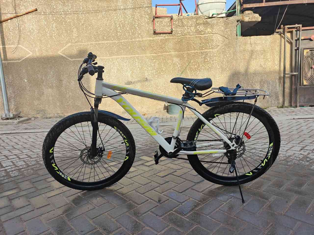 السلام عليكم
بايسكل حجم 26 بعده جديد استخدامه كلش قليل
غراضه كلها كاملة بريكات وگير وسيباية
سعره 65 الف  / بغداد حي النصر
اذا شراي راسلني خاص وتدلل
..
تحياتي للجميع


**إذا كنت صاحب هذا الإعلان وتريد حذفه لأي سبب، رجاءا أرسل رسالة إلى الدعم الفني**