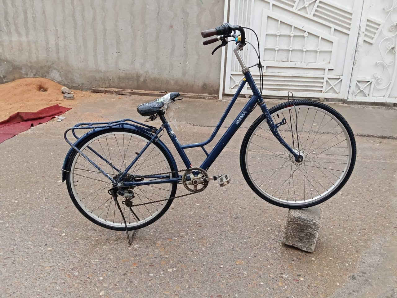 السلام عليكم للبيع حجم 26 السعر 50 
***********
